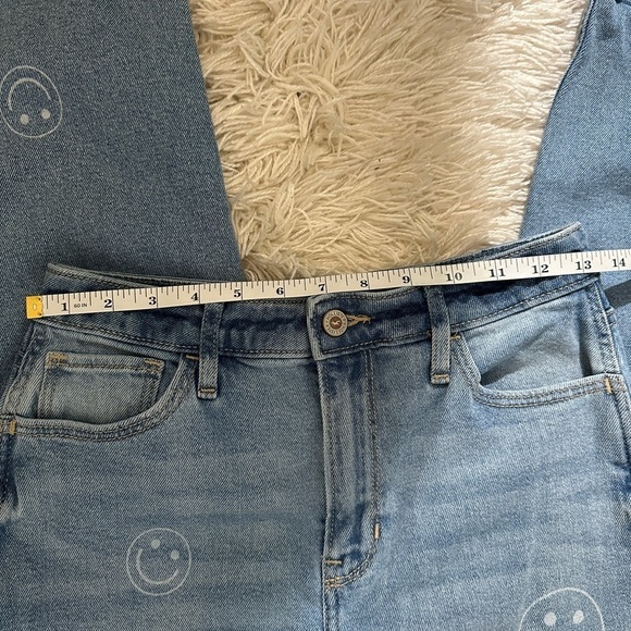 Hollister Ultra High Rise Distressed Smiley Faces Mom Jeans 27 5R - Picture 7 of 9